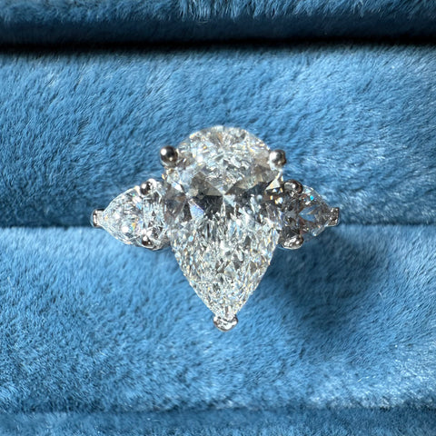 خاتم ثلاثي مختبري (2.06ct-VS1-E)